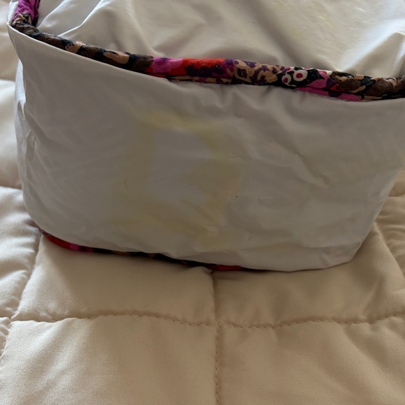 Vera Bradley floral Bag with White Wipeable Lining - Picture 11 of 13